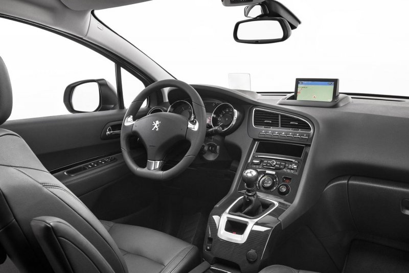 Peugeot 5008 интерьер
