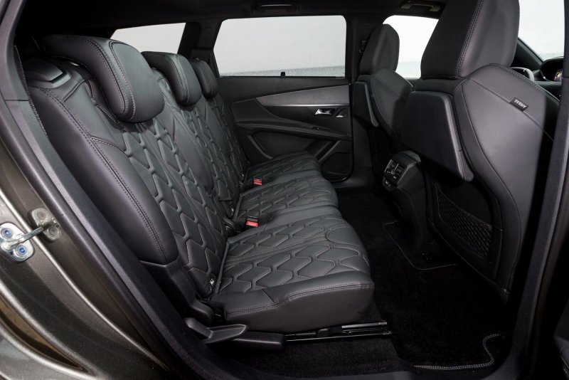 Peugeot 5008 интерьер