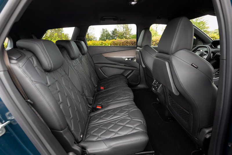Peugeot 5008 салон