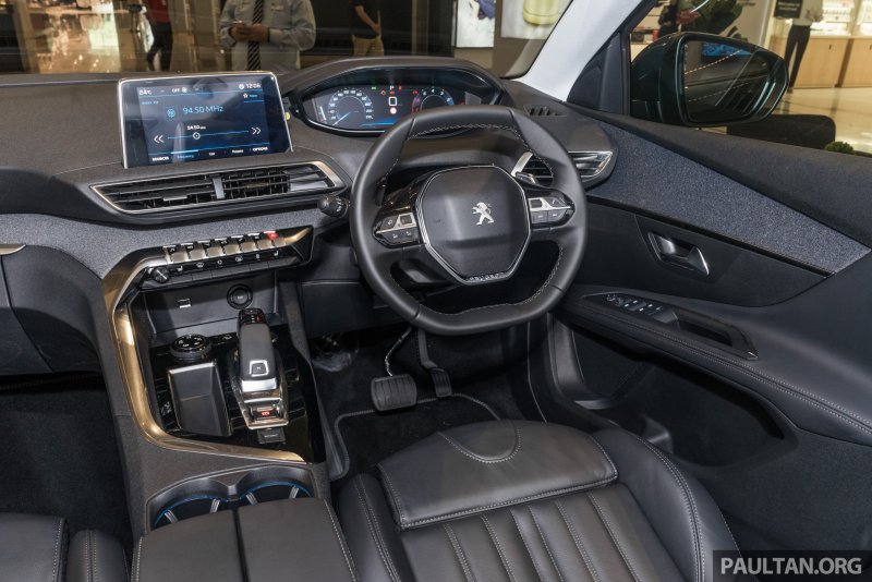 Peugeot 5008 2015 салон