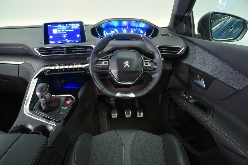 Peugeot 5008 интерьер