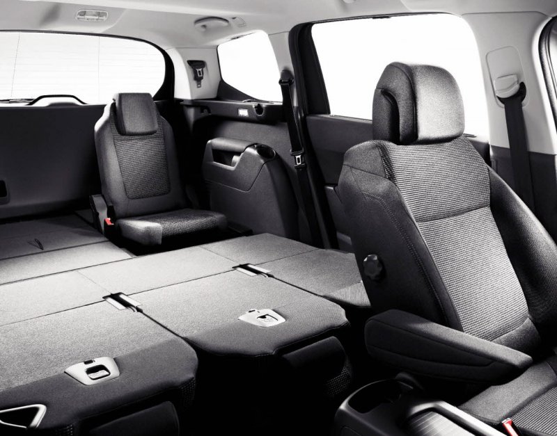 Peugeot 5008 II салон