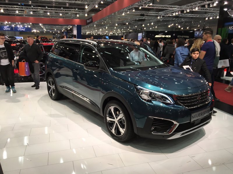 Peugeot 5008 2017 салон