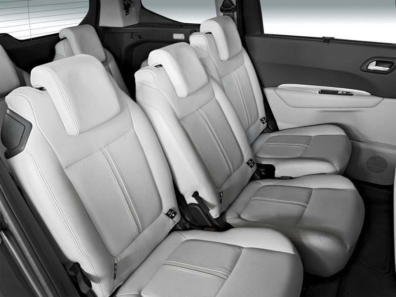 Peugeot 5008 салон