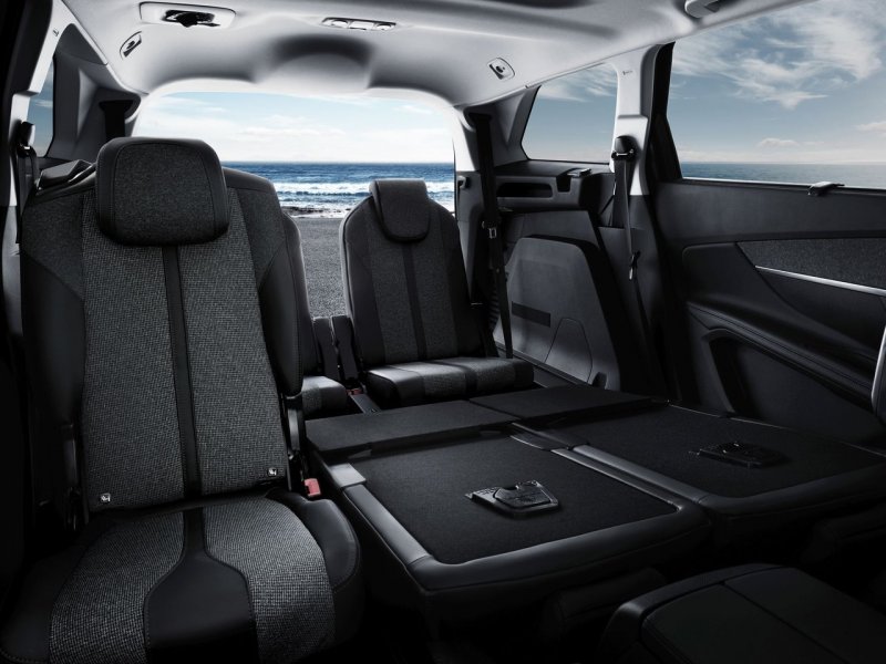 Peugeot 5008 II салон
