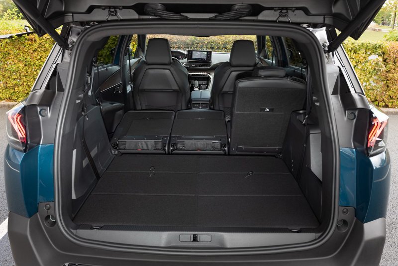 Peugeot 5008 2021 салон