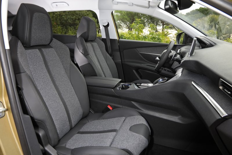 Peugeot 5008 2021 салон