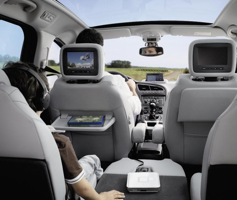 Peugeot 5008 inside