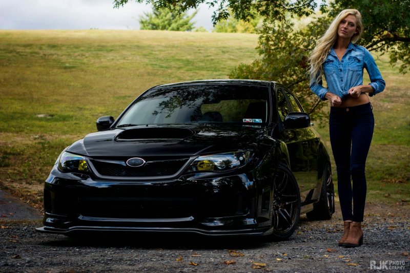 Субару Импреза WRX STI И девушки