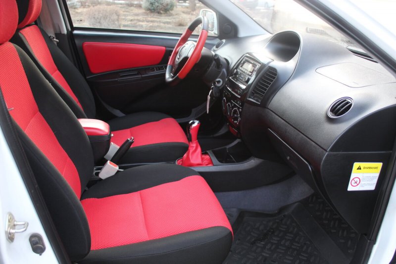 Geely MK Cross торпеда