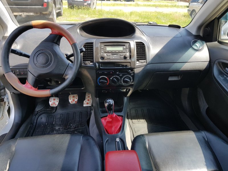 Geely MK Cross 1.5 салон