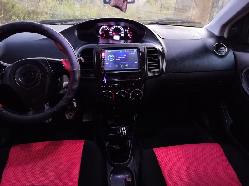 Geely MK Cross 1.5 салон