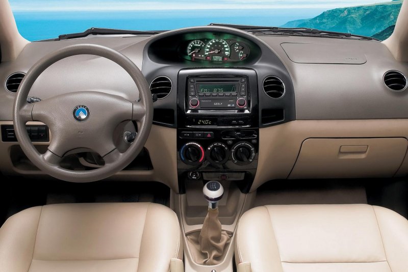 Geely MK Cross 1.5 салон