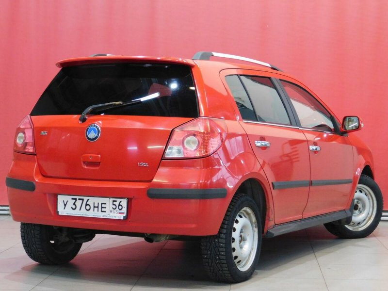 Geely MK Cross