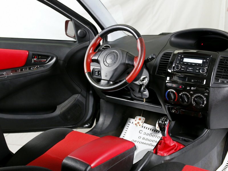 Geely MK Cross салон