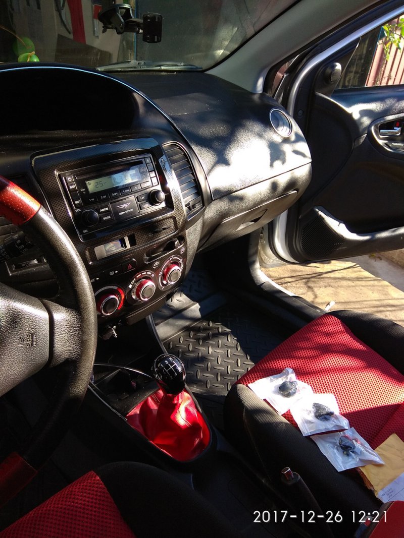 Geely MK Cross торпеда