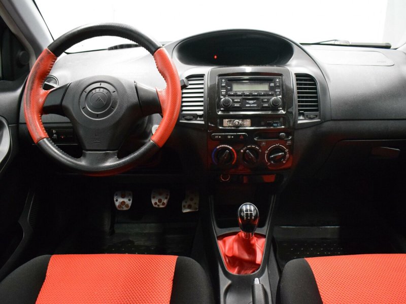 Geely MK Cross салон