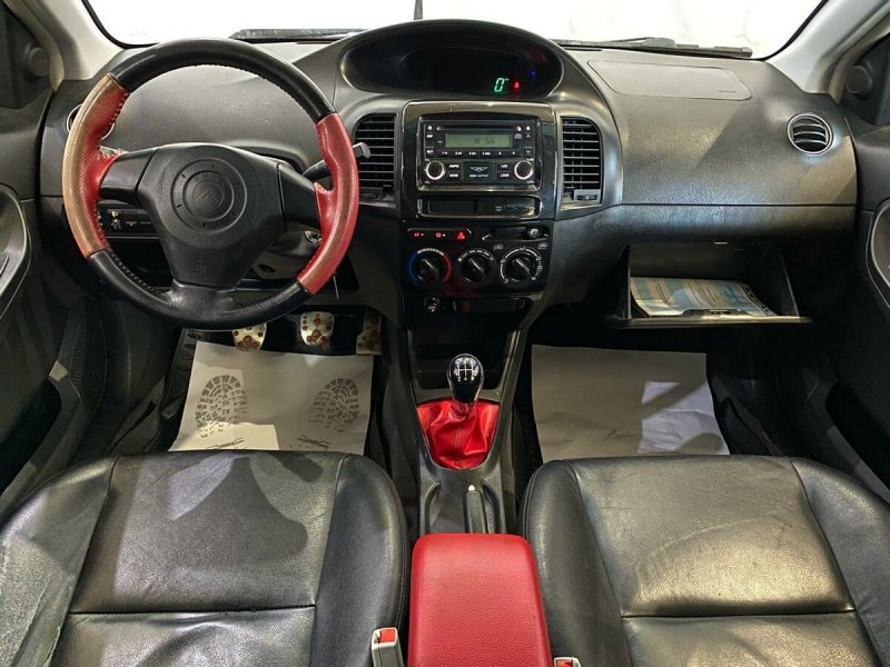 Geely MK Cross 1.5 МТ салон