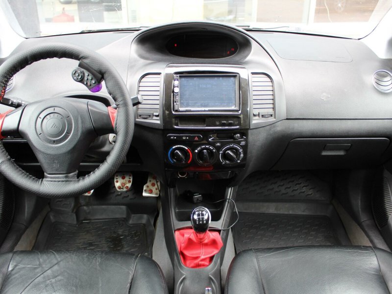 Geely MK Cross салон