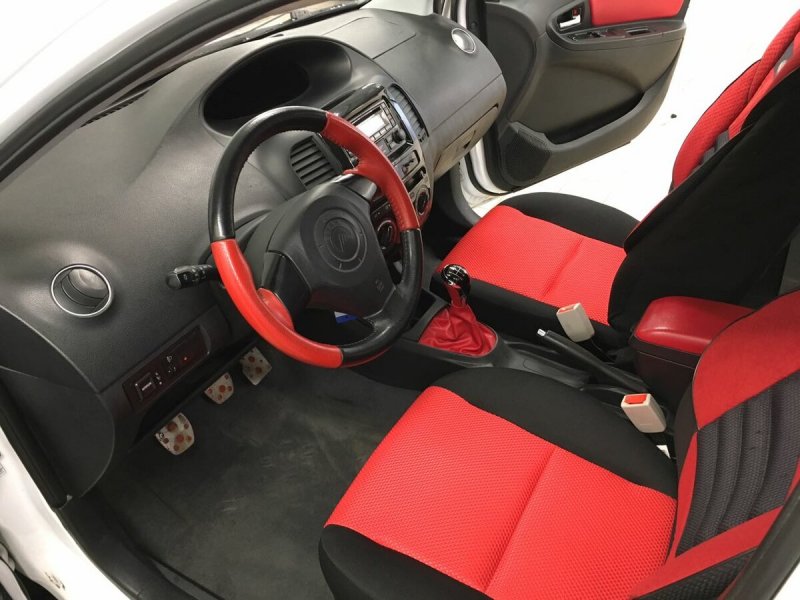 Geely MK Cross 2017 салон