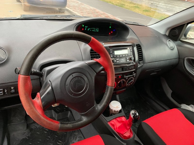Geely MK Cross салон