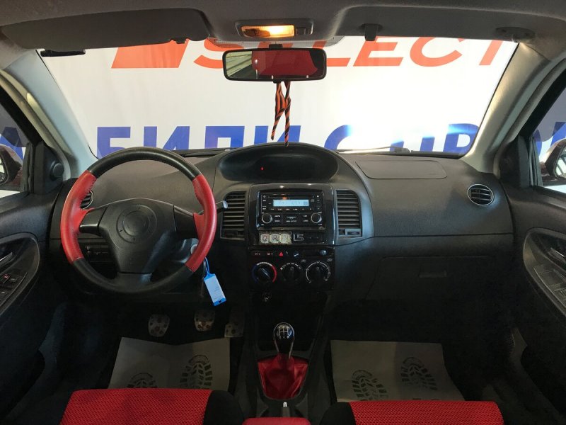 Geely MK Cross салон