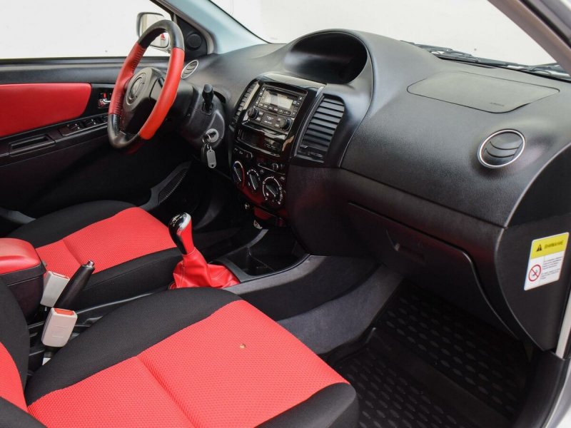 Geely MK Cross задний ряд