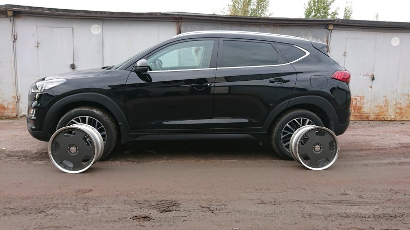 Hyundai Tucson 2015 диски черные