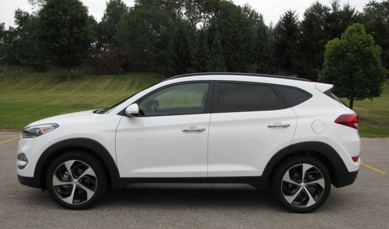 Hyundai Tucson 2.0 белый