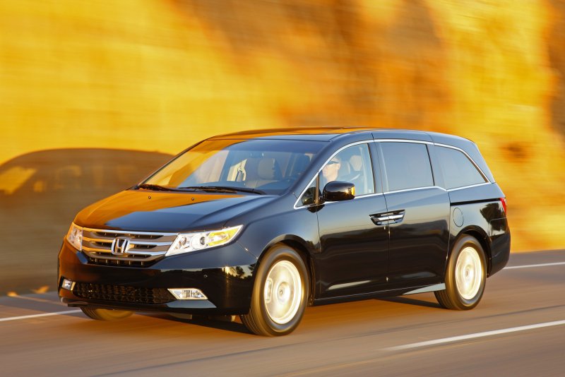 Машина Honda Odyssey