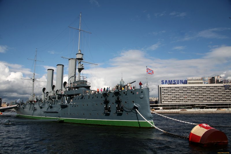 Аврора на Неве в Санкт-Петербурге