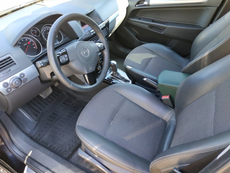 Opel Astra 2008 салон