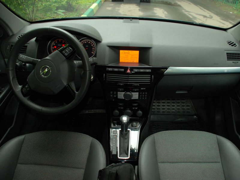 Opel Astra 2008 седан салон