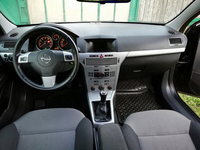 Opel Astra h Рестайлинг салон