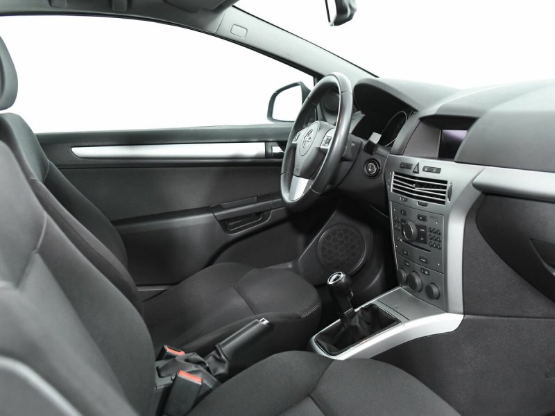 Opel Astra GTC 2007 салон