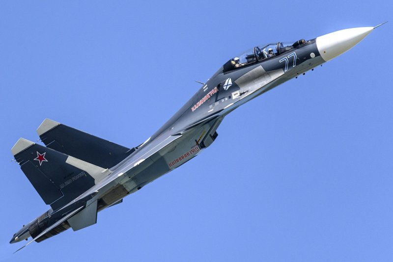 Истребитель Су-30
