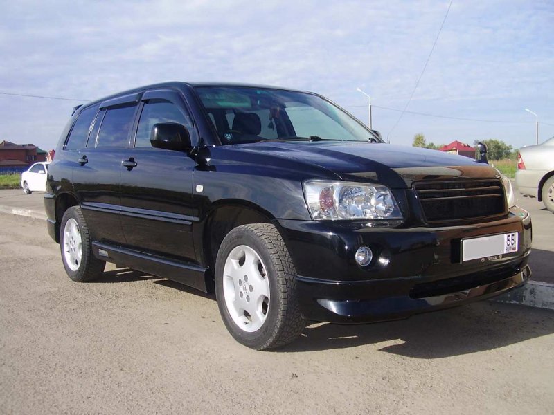 Toyota Kluger v 2002 черный