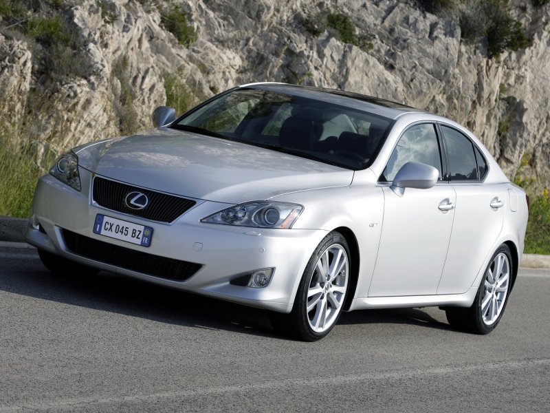 Lexus is 250 2005