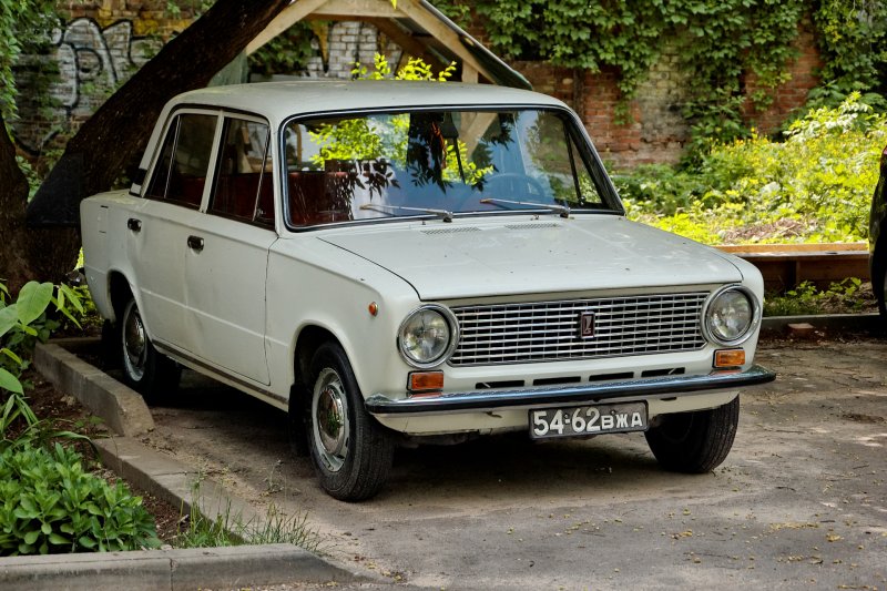 ВАЗ 2101 белая ночь