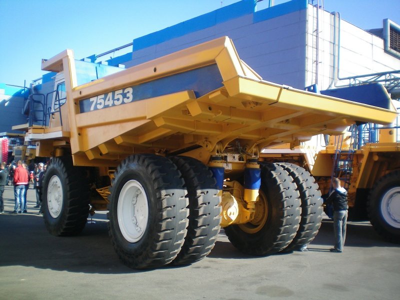 БЕЛАЗ-75710 И человек