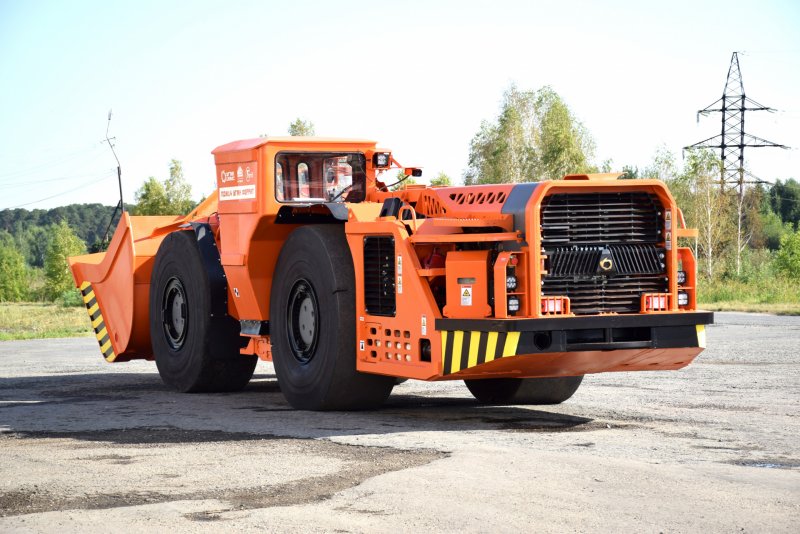 Самосвал Катерпиллер 90 тонн