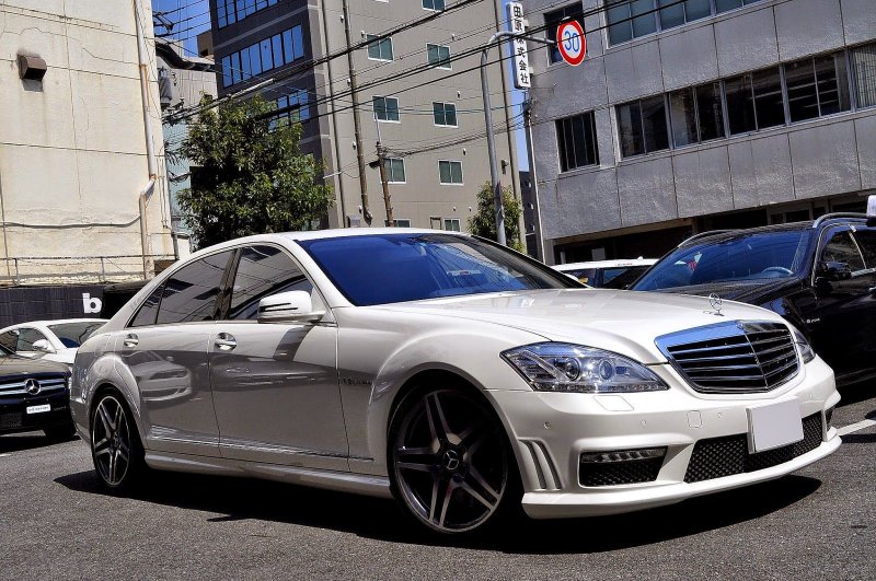 Mercedes s63 AMG w221
