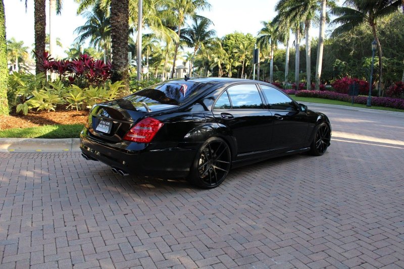 Mercedes Benz w221 63 AMG