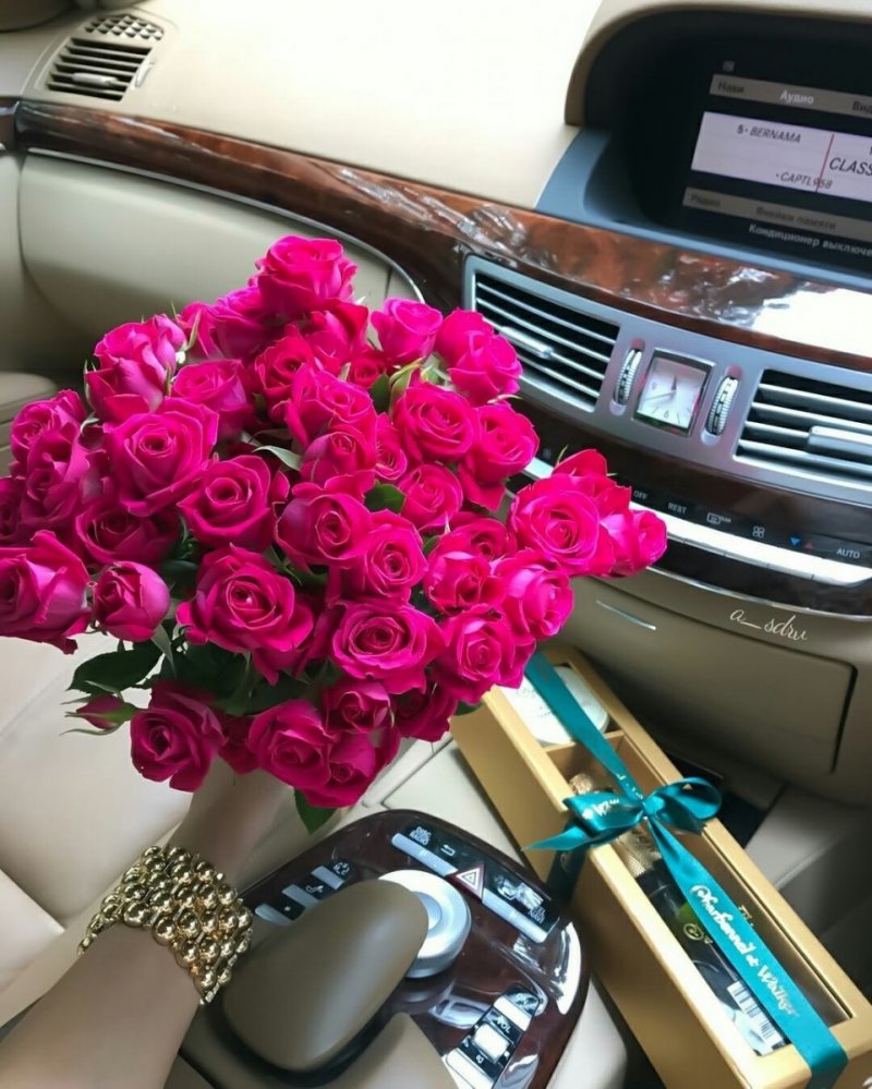 Красивых цветов в машине (61 фото)