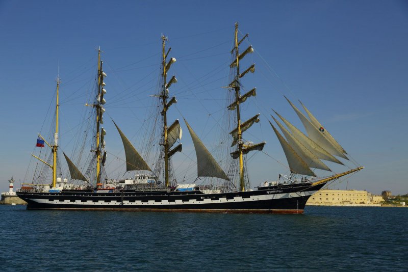 Барк "Крузенштерн"