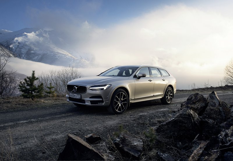 Volvo v90 Cross Country