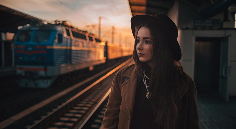 Девушка на вокзале