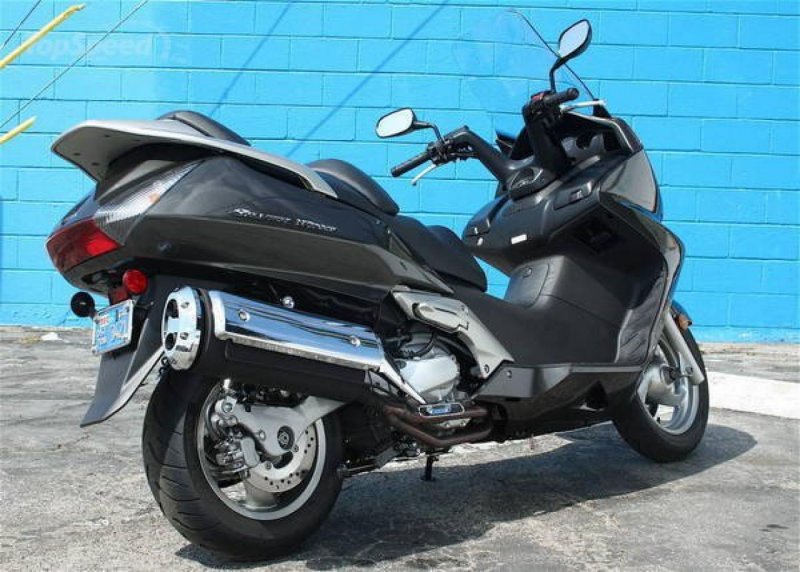 Макси скутер Honda Silverwing 600
