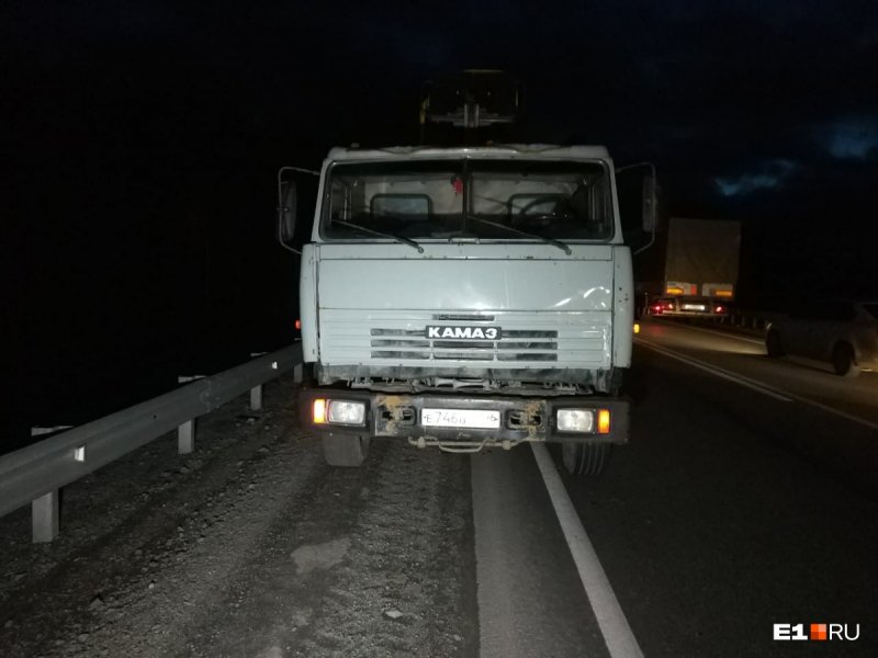 КАМАЗ ночью