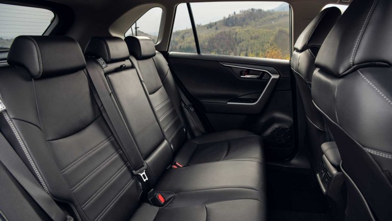 Toyota rav4 салон сзади